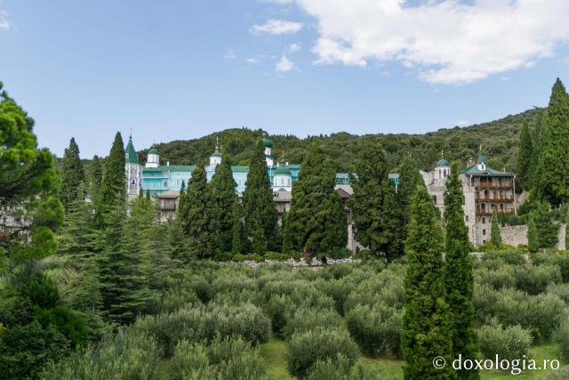 (Foto) Pași de pelerin la Mănăstirea Sfântul Pantelimon (Rusikon) – Athos