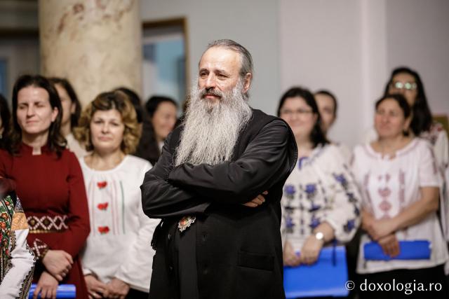 (Foto) Corul Bisericii Sf. Nicolae Domnesc, Iași – Colindători la Reședința Mitropolitană 2022