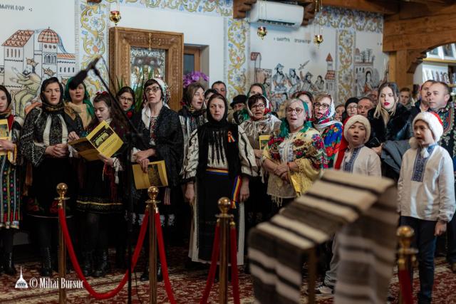 (Foto) „Așteptând Crăciunul de la mic la mare”: Tradiții românești la Biserica Ortodoxă Română din Moncalieri (Italia)