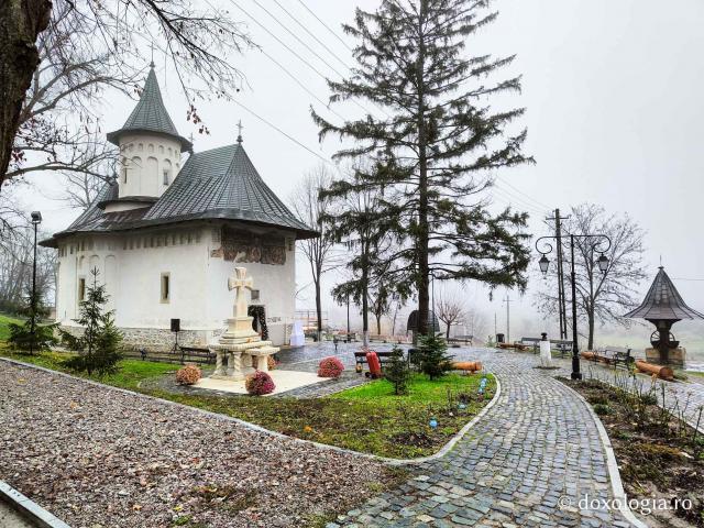 (Foto) Liniștea de la Mănăstirea Coșula