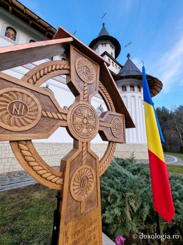 (Foto) Atmosferă de liniște și rugăciune la Mănăstirea Pângărați