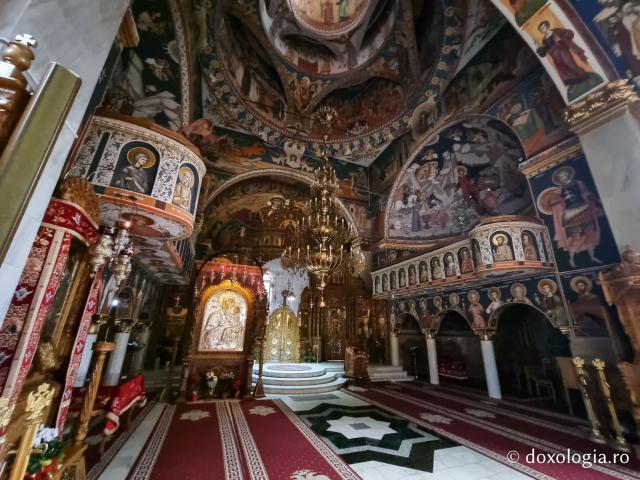 (Foto) Început de luna decembrie la Mănăstirea Pângărați