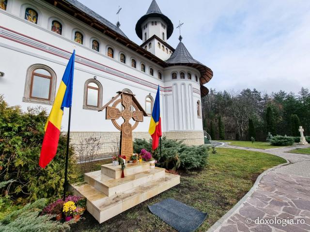 (Foto) Început de luna decembrie la Mănăstirea Pângărați
