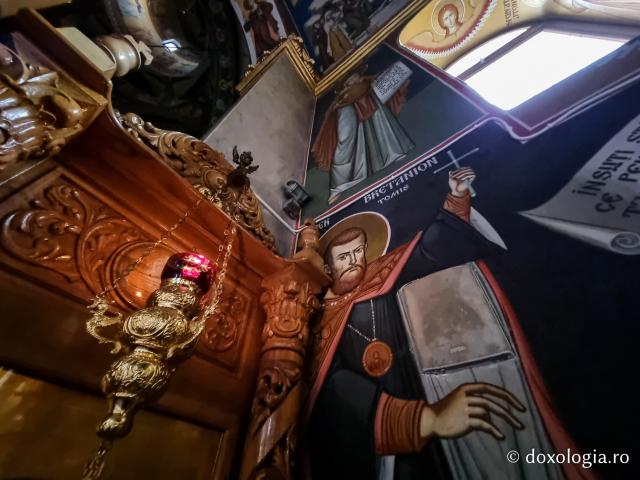 (Foto) Atmosferă de liniște și rugăciune la Mănăstirea Pângărați
