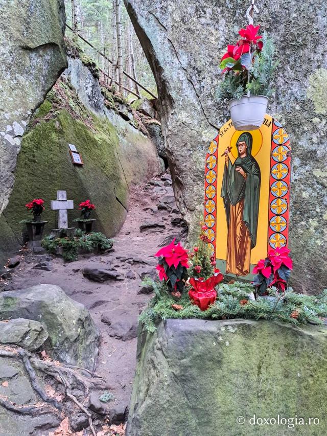 (Foto) Peștera Sfintei Cuvioase Teodora de la Sihla în ajun de Crăciun