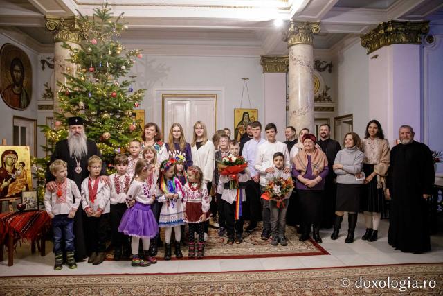 (Foto) Grup de ucraineni – Colindători la Reședința Mitropolitană 2022   