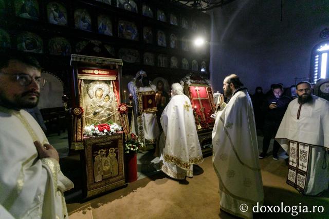 (Foto) A doua zi din cadrul vizitei Starețului Efrem Vatopedinul la mănăstirea Diaconești
