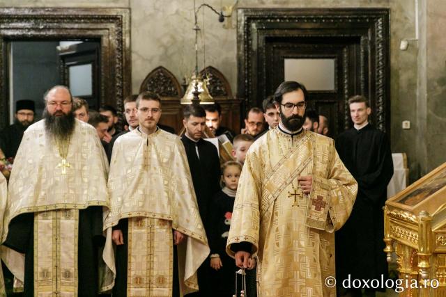 (Foto) Priveghere la praznicul Întâmpinării Domnului, la Catedrala Mitropolitană din Iași 2023