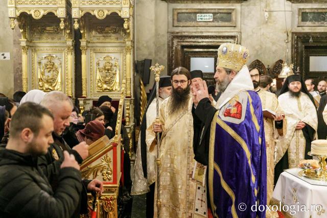 (Foto) Priveghere la praznicul Întâmpinării Domnului, la Catedrala Mitropolitană din Iași 2023