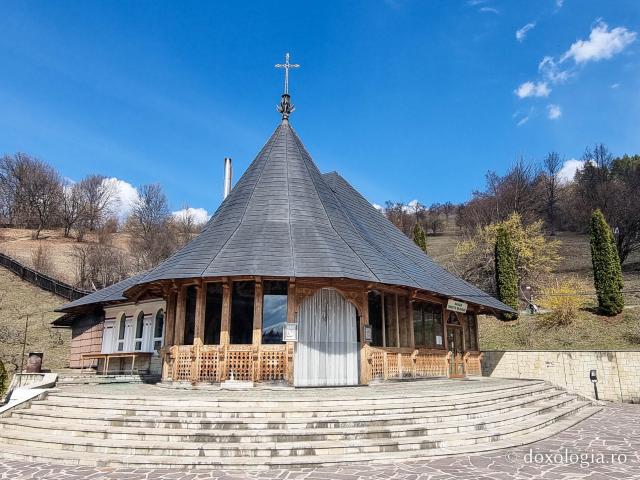 (Foto) Mănăstirea Pângărați în ajun de Buna Vestire