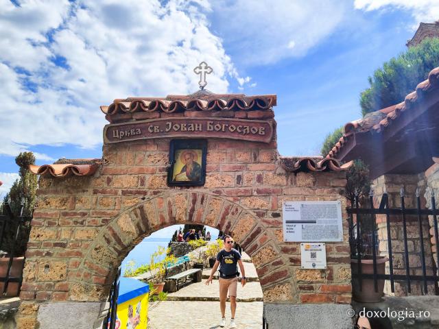 (Foto) Popas la cel mai fotografiat loc din Macedonia – Biserica „Sfântul Ioan Teologul, Kaneo” din Ohrid