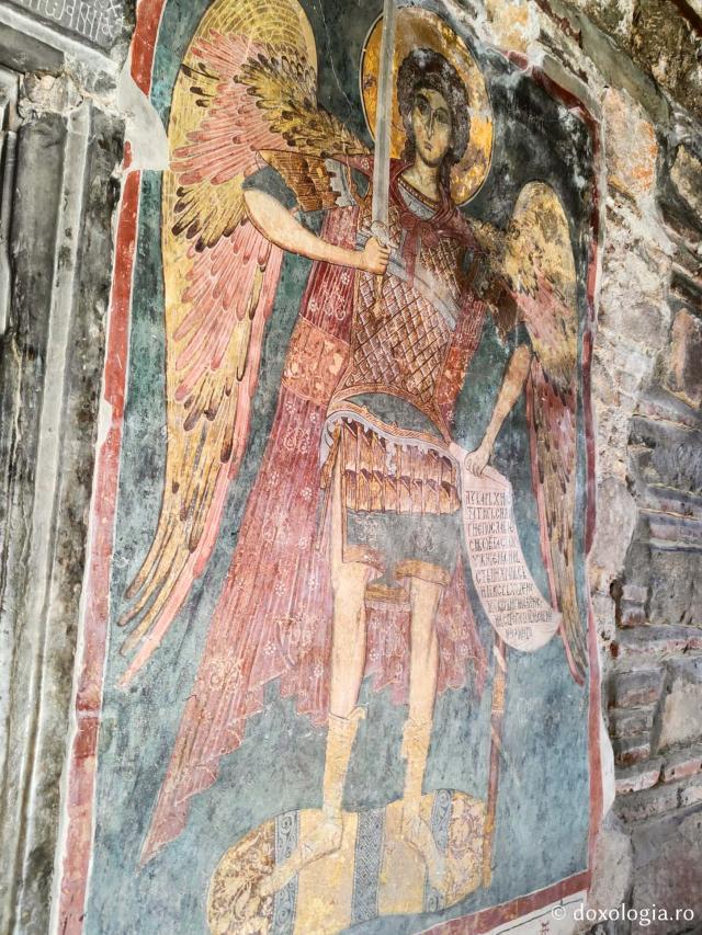 (Foto) Frumusețea Mănăstirii „Sfântul Pantelimon” Nerezi, renumită pentru frescele sale bizantine