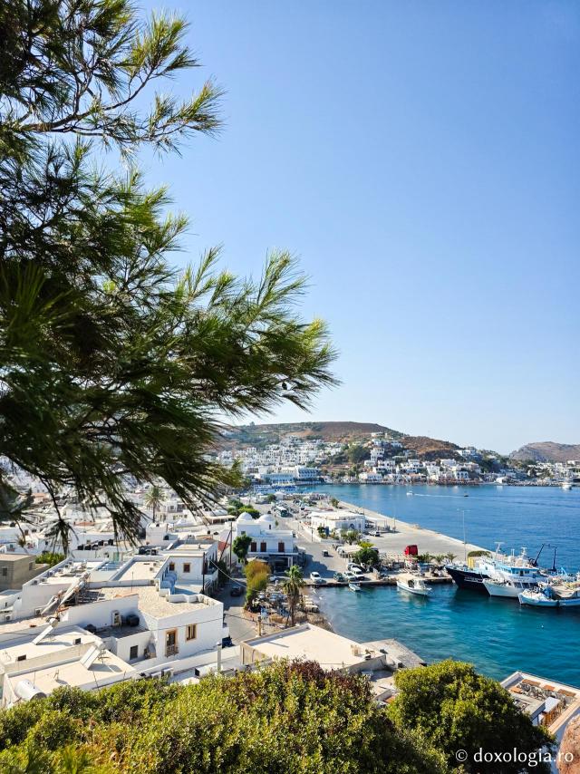 Paraclisul închinat Sfintei Mucenițe Paraschevi, bisericuța de pe stâncă din Skala, Insula Patmos / Foto: Magda Buftea Paraclisul închinat Sfintei Mucenițe Paraschevi, bisericuța de pe stâncă din Skala, Insula Patmos