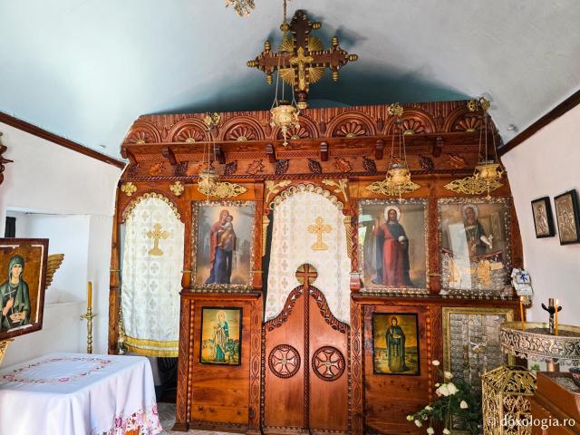 Paraclisul închinat Sfintei Mucenițe Paraschevi, bisericuța de pe stâncă din Skala, Insula Patmos / Foto: Magda Buftea Paraclisul închinat Sfintei Mucenițe Paraschevi, bisericuța de pe stâncă din Skala, Insula Patmos