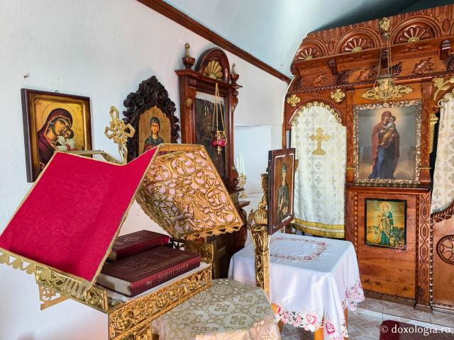 Paraclisul închinat Sfintei Mucenițe Paraschevi, bisericuța de pe stâncă din Skala, Insula Patmos / Foto: Magda Buftea Paraclisul închinat Sfintei Mucenițe Paraschevi, bisericuța de pe stâncă din Skala, Insula Patmos