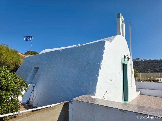 Paraclisul închinat Sfintei Mucenițe Paraschevi, bisericuța de pe stâncă din Skala, Insula Patmos / Foto: Magda Buftea Paraclisul închinat Sfintei Mucenițe Paraschevi, bisericuța de pe stâncă din Skala, Insula Patmos