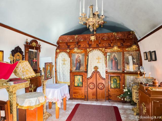 Paraclisul închinat Sfintei Mucenițe Paraschevi, bisericuța de pe stâncă din Skala, Insula Patmos / Foto: Magda Buftea Paraclisul închinat Sfintei Mucenițe Paraschevi, bisericuța de pe stâncă din Skala, Insula Patmos