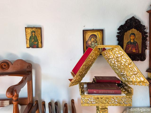 Paraclisul închinat Sfintei Mucenițe Paraschevi, bisericuța de pe stâncă din Skala, Insula Patmos / Foto: Magda Buftea Paraclisul închinat Sfintei Mucenițe Paraschevi, bisericuța de pe stâncă din Skala, Insula Patmos