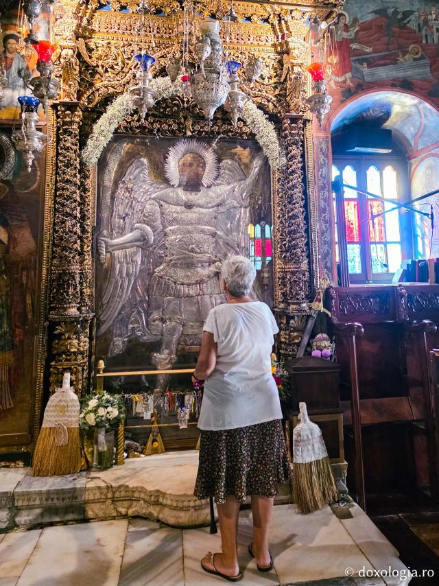 Icoana făcătoare de minuni a Sfântului Arhanghel Mihail Panormitul din Insula Symi / Foto: Magda Buftea Icoana făcătoare de minuni a Sfântului Arhanghel Mihail Panormitul din Insula Symi