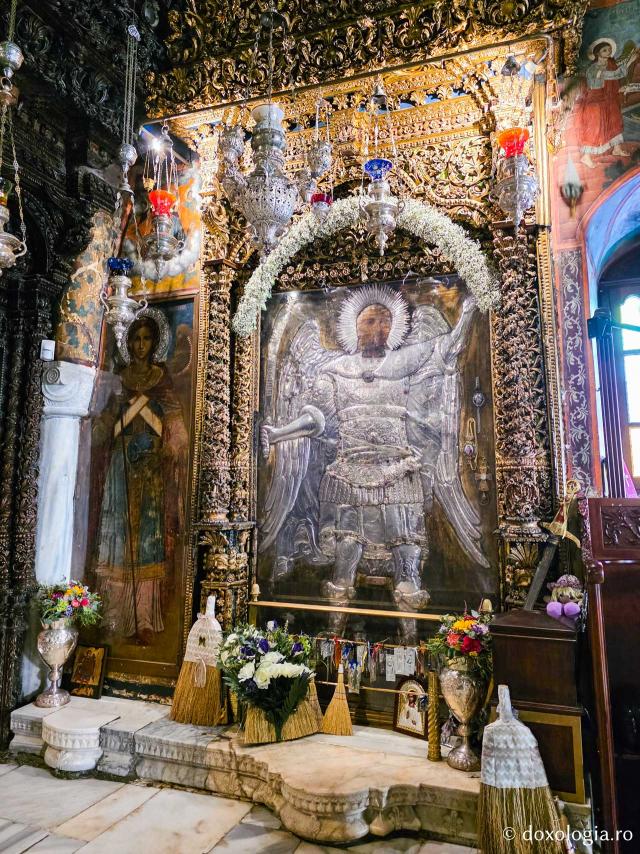 Icoana făcătoare de minuni a Sfântului Arhanghel Mihail Panormitul din Insula Symi / Foto: Magda Buftea Icoana făcătoare de minuni a Sfântului Arhanghel Mihail Panormitul din Insula Symi