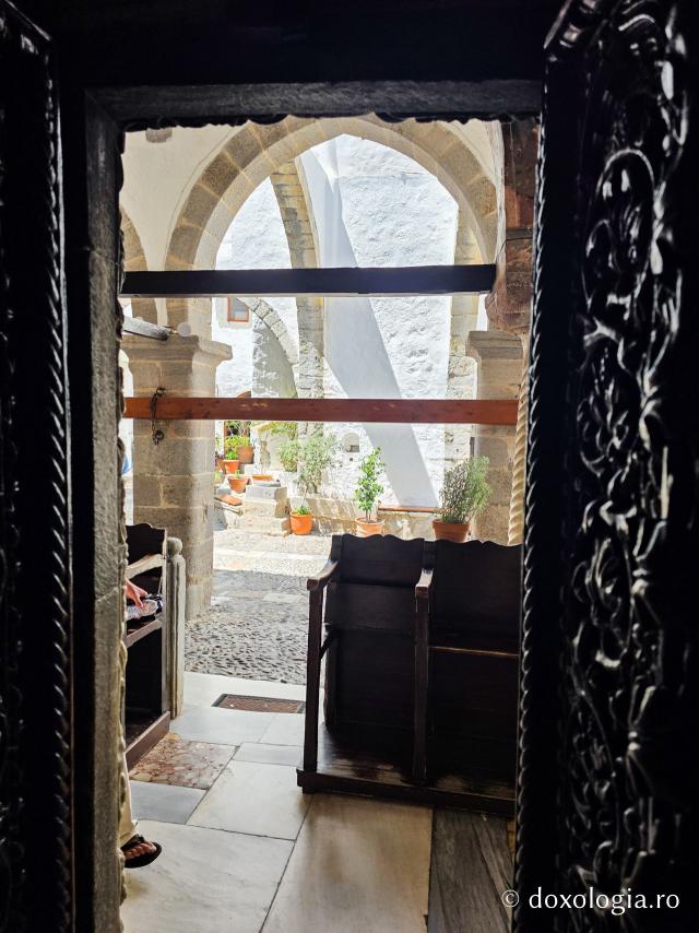 Mănăstirea „Sfântul Ioan Teologul” din Insula Patmos, considerată cea mai importantă mănăstire de la Marea Egee / Foto: Magda Buftea Mănăstirea „Sfântul Ioan Teologul” din Insula Patmos, considerată cea mai importantă mănăstire de la Marea Egee