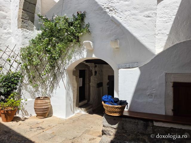 Mănăstirea „Sfântul Ioan Teologul” din Insula Patmos, considerată cea mai importantă mănăstire de la Marea Egee / Foto: Magda Buftea Mănăstirea „Sfântul Ioan Teologul” din Insula Patmos, considerată cea mai importantă mănăstire de la Marea Egee