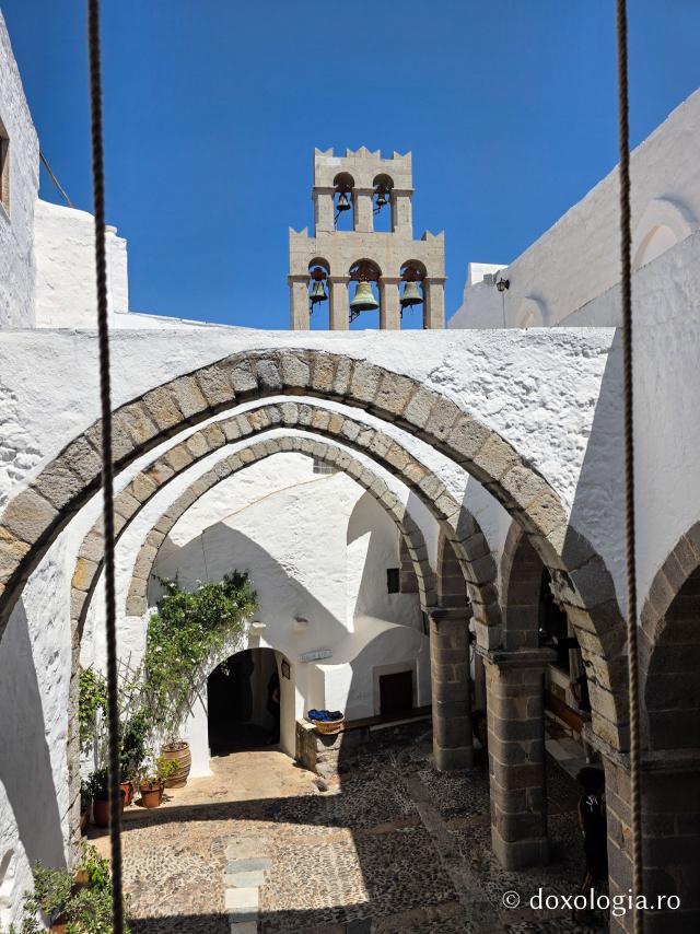 Mănăstirea „Sfântul Ioan Teologul” din Insula Patmos, considerată cea mai importantă mănăstire de la Marea Egee / Foto: Magda Buftea Mănăstirea „Sfântul Ioan Teologul” din Insula Patmos, considerată cea mai importantă mănăstire de la Marea Egee