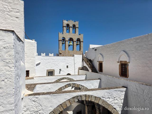 Mănăstirea „Sfântul Ioan Teologul” din Insula Patmos, considerată cea mai importantă mănăstire de la Marea Egee / Foto: Magda Buftea Mănăstirea „Sfântul Ioan Teologul” din Insula Patmos, considerată cea mai importantă mănăstire de la Marea Egee
