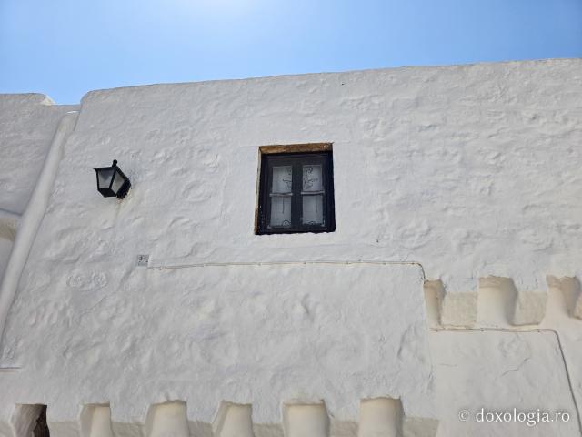 Mănăstirea „Sfântul Ioan Teologul” din Insula Patmos, considerată cea mai importantă mănăstire de la Marea Egee / Foto: Magda Buftea Mănăstirea „Sfântul Ioan Teologul” din Insula Patmos, considerată cea mai importantă mănăstire de la Marea Egee