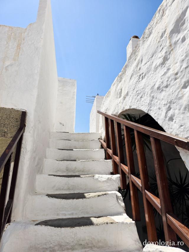 Mănăstirea „Sfântul Ioan Teologul” din Insula Patmos, considerată cea mai importantă mănăstire de la Marea Egee / Foto: Magda Buftea Mănăstirea „Sfântul Ioan Teologul” din Insula Patmos, considerată cea mai importantă mănăstire de la Marea Egee