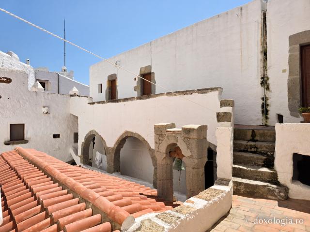 Mănăstirea „Sfântul Ioan Teologul” din Insula Patmos, considerată cea mai importantă mănăstire de la Marea Egee / Foto: Magda Buftea Mănăstirea „Sfântul Ioan Teologul” din Insula Patmos, considerată cea mai importantă mănăstire de la Marea Egee