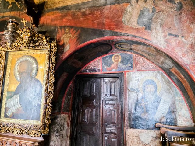 Mănăstirea „Sfântul Ioan Teologul” din Insula Patmos, considerată cea mai importantă mănăstire de la Marea Egee / Foto: Magda Buftea Mănăstirea „Sfântul Ioan Teologul” din Insula Patmos, considerată cea mai importantă mănăstire de la Marea Egee