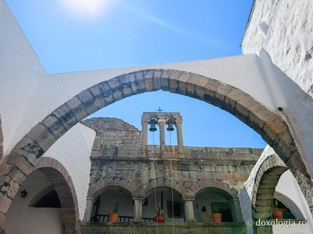 Mănăstirea „Sfântul Ioan Teologul” din Insula Patmos, considerată cea mai importantă mănăstire de la Marea Egee Mănăstirea „Sfântul Ioan Teologul” din Insula Patmos, considerată cea mai importantă mănăstire de la Marea Egee