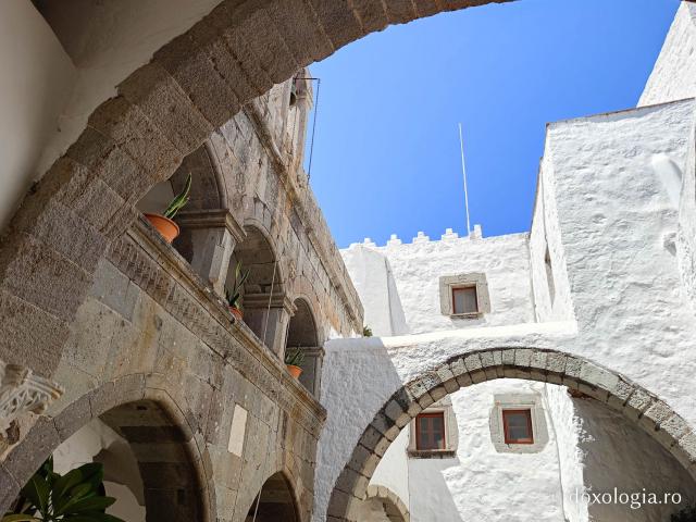 Mănăstirea „Sfântul Ioan Teologul” din Insula Patmos, considerată cea mai importantă mănăstire de la Marea Egee Mănăstirea „Sfântul Ioan Teologul” din Insula Patmos, considerată cea mai importantă mănăstire de la Marea Egee