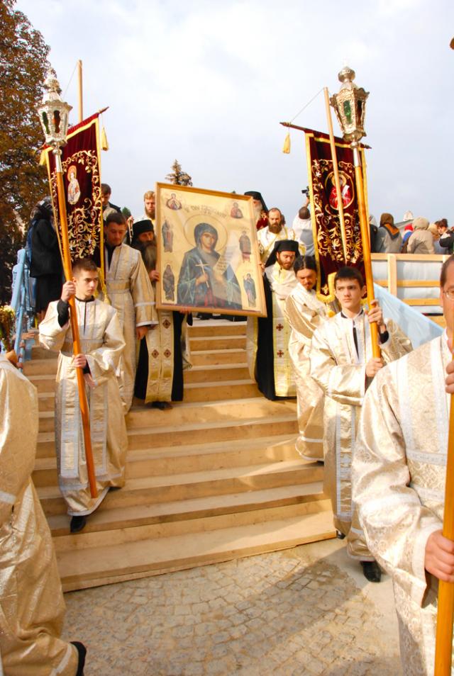 Scoaterea  moaștelor Sfintei Cuvioase Parascheva (2008)