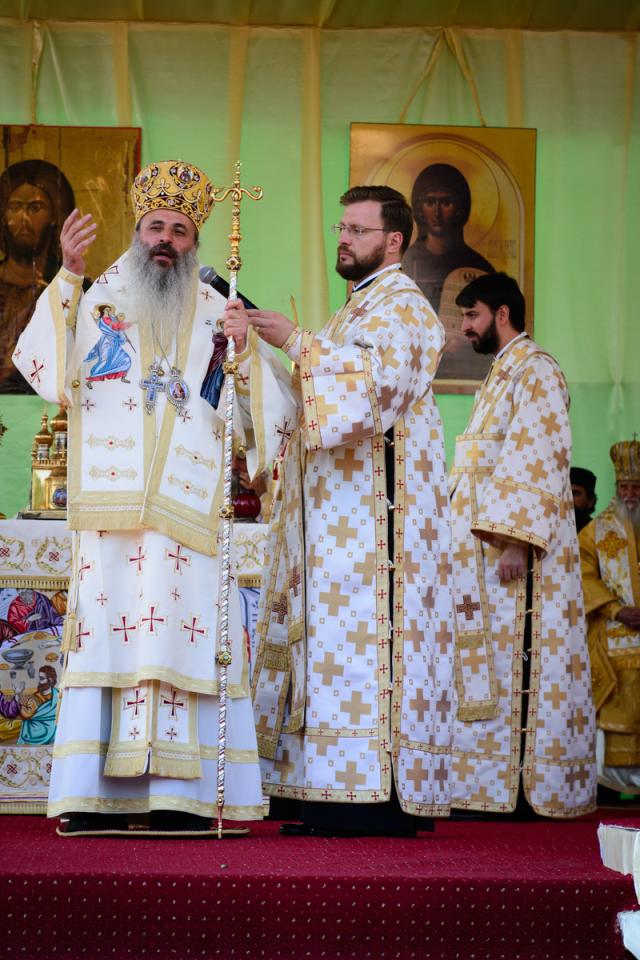 Sfânta Liturghie în ziua de prăznuire a Sfintei Cuvioase Parascheva - galerie FOTO