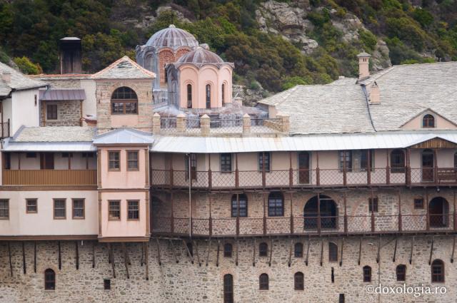 (Foto) Mănăstirea Simonos Petra din Muntele Athos