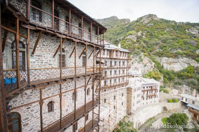 (Foto) Mănăstirea Simonos Petra din Muntele Athos
