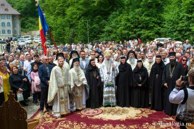 (Video) Biserica Mănăstirii Scăricica a primit haina cea nouă a sfințirii
