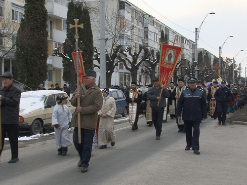 Procesiune dedicată Sfintei Cruci la Onești