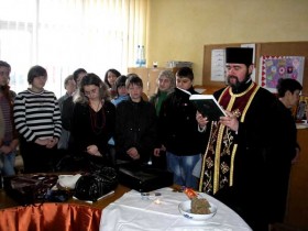 „Trepte către cer“ pictate pe lemn de elevii hârlăuani