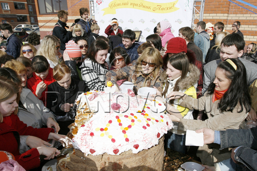 Locuitorii orașului Kazani copt un cozonac de Paști cu greutatea de 120 de kilograme