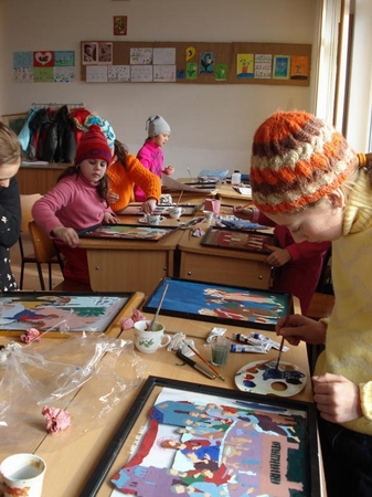 Patimile și Învierea lui Hristos, în culori pe sticlă