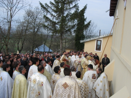 IPS Teofan a resfințit biserica parohiei Runcu
