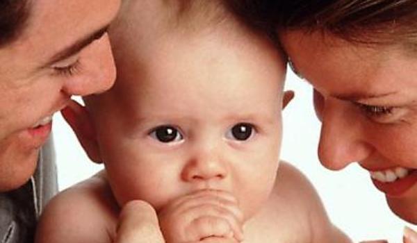 Italia se îndreaptă spre &quot;o sinucidere lentă demografică&quot;, conform Bisericii Catolice