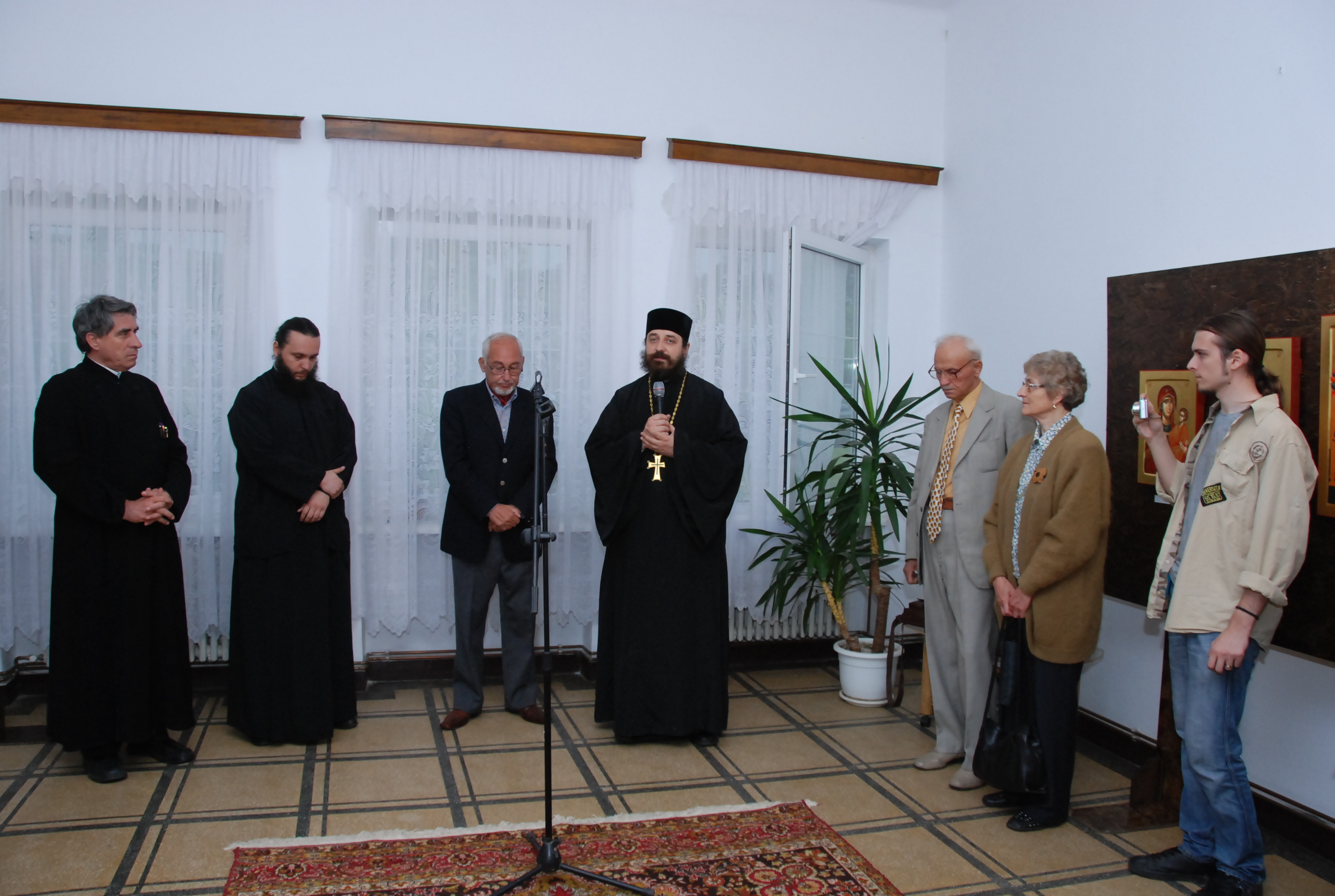 Expoziție de icoane dedicată hramului Mănăstirii Bucium