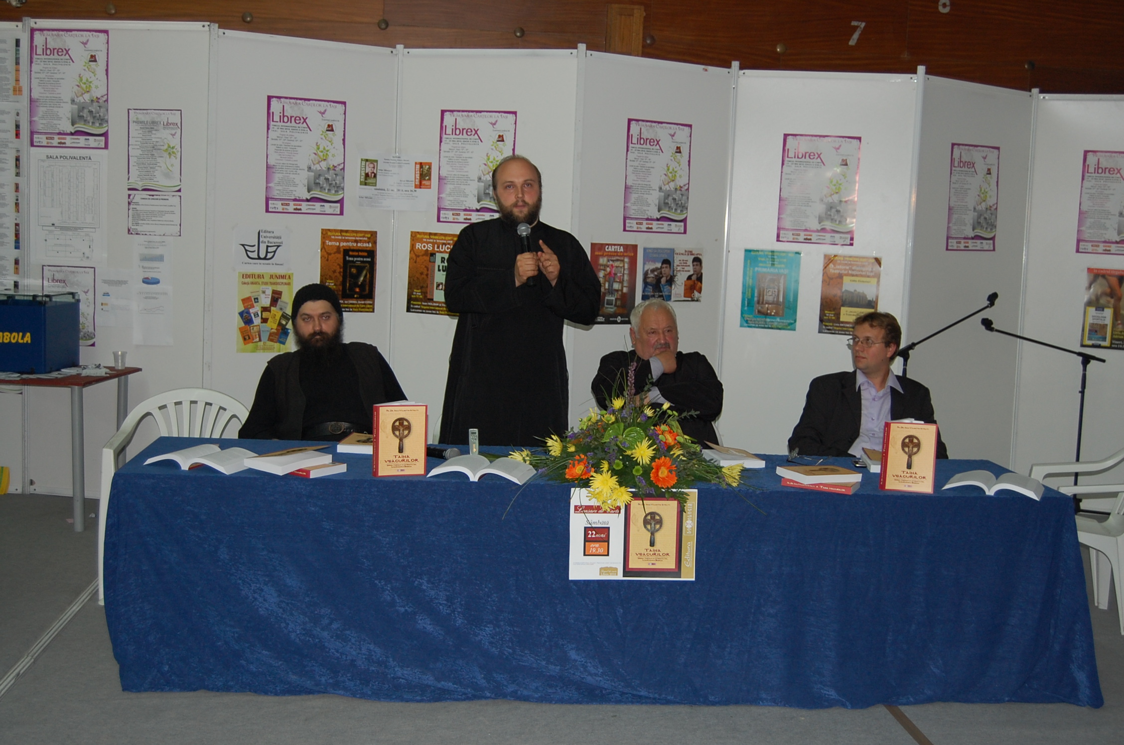 „Taina veacurilor. Unirea timpului cu eternitatea în rugăciunile Bisericii&quot;, lansată la Iași