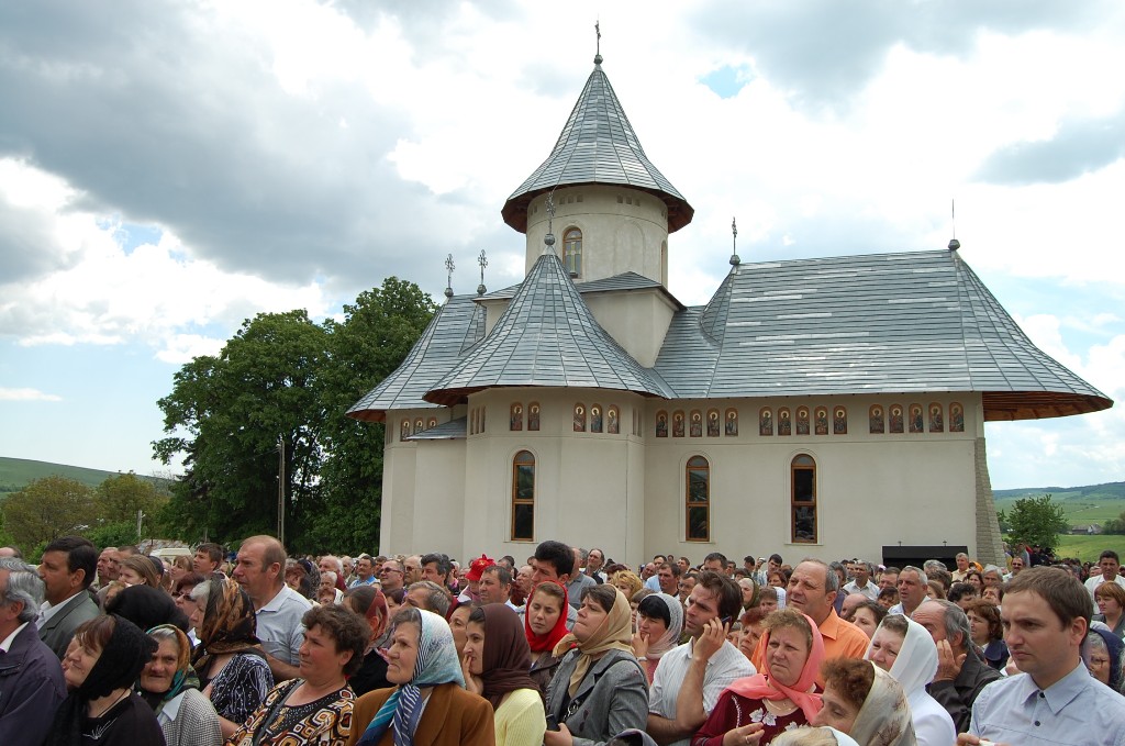 IPS Părinte Teofan a sfințit ieri Biserica “Sfânta Treime” din Negrești, Protopopiatul Piatra Neamț
