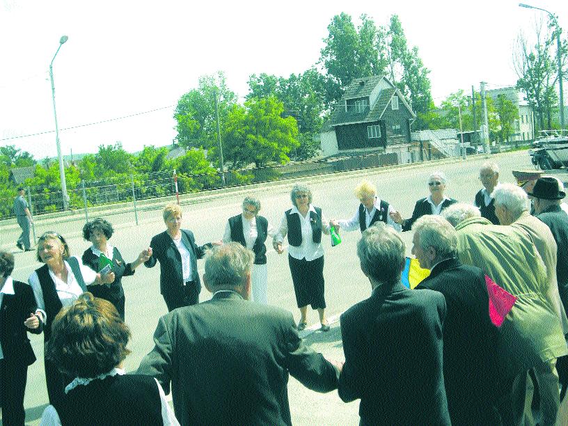 Veterani români din Republica Moldova, în țara mamă după 65 de ani