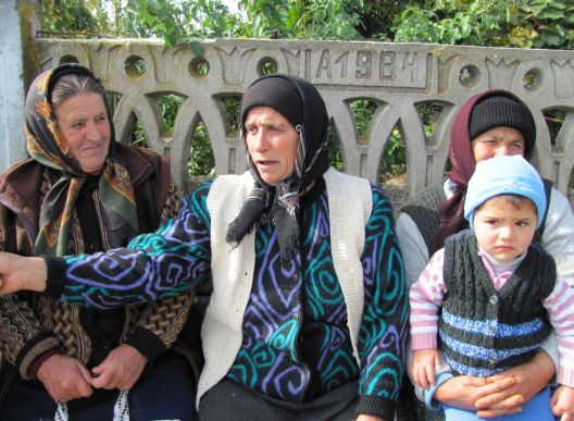 Copii fără părinți, copii fără copilărie